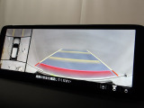狭い場所での駐車やすれ違いなどでより的確な運転操作に役立つ360&deg;ビューモニターが装備されています。