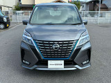 日産車の象徴であるVモーショングリルと迫力あるハイウェイスターのバンパー