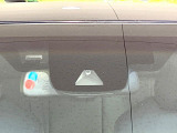 【トヨタセーフティセンス】走行中に前方の車両等を認識し、衝突しそうな時は警報とブレーキで衝突回避と被害軽減をアシスト。より安全にドライブをお楽しみいただけます。