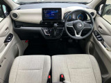 前席内装の全体像です。是非実車をご覧にお越し頂き実際にお座りください。