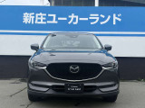 凛とした表情のフロントマスクが、自信に満ちた走りを感じさせます。The dignified front face inspires confident driving.