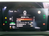 デジタルスピードメーターが見やすく中央ディスプレイには運転支援システム等を表示
