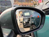 後側方衝突防止支援システムと後側方車両検知警報が付いています!車両の後ろ側方の死角に車が居る場合にドアミラーのランプが点灯し、注意を促して補正してくれます!車線変更などのときにとても便利ですね!