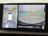 パノラミックビューモニター付きです。車両を上から見たような映像をディスプレイオーディオ画面に表示。運転席からの目視だけでは見にくい、車両周辺の状況をリアルタイムでしっかり確認できます。