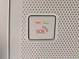 エアバッグ作動時や後突時、もしくは車内のSOSボタンを押した際に緊急通報オペレーターに連携し、救急・警察を手配します。更にオペレーターにも連携、お客様のご要望に応じてロードサービスの手配を行います。