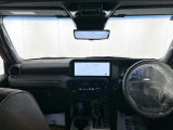 落ち着いたカラーの内装で、ゆったりと運転したい方に。