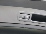 電動で開閉するパワーバックドア装備しています