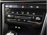 2ゾーンオートエアコン付きです!運転席側と助手席でそれぞれの温度調節が可能です!