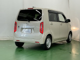 後席の窓には外から車内が見えにくくなるプライバシーガラスを採用。周りを気にせずリラックスして過ごせます