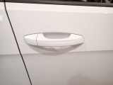 &rdquo;Keyless Access&rdquo;によって、ドアハンドルに手をかけるだけでドアロックが解除できます!