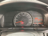 視認性に優れたメーターを採用しており、走行中でも車速や情報が分かりやすく表示されます。運転時の視線移動をむりのない範囲に抑え、快適で安心感のあるドライブをサポートします。