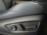 パワーシート搭載。微妙な調整が手軽にでき、ピッタリのポジションで運転することが可能です。