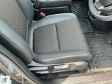 シートリフター付きなので様々な体格の方が運転できます!