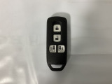 スマートキー付きですからドアロックの開閉およびエンジンスタートが楽々です。電動スライドドアの開け閉めもボタンで操作できます。