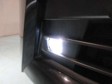 フロントLEDフォグランプです鮮やかな日光色で明るく足元を照らします。