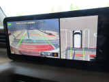 車を上から見下ろしているかのような映像で周囲の状況を確認できるアラウンドビューモニター。狭い駐車場や駐車が苦手な方でも安心。