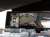 【アラウンドビューモニター】上から見下ろすような視点でスムース駐車をサポートしてくれるアラウンドビューモニター(^v^)ルームミラーに映し出されます。