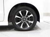 タイヤサイズは(155/65R14)で純正アルミホイールです。