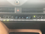 オートエアコンは温度を設定するだけで、自動で風量などを設定してくれます。運転しながら操作も必要ないので、安全性も向上します。