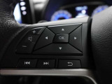 ステアリングスイッチ付き。手を離さずにさまざまな操作が可能です。