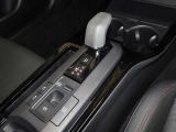電動パーキングブレーキ・ブレーキホールドを装備してます。ホールド機能は信号待ちが多い一般道で疲労軽減になり、大好評です!