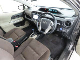 シンプルで使いやすいデザインの運転席です。