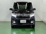 LEDヘッドライトを装備しています。LEDヘッドライトはとても明るく、雨の日や夜間走行も安全・安心です。オートライトコントロール付きで周囲の明るさに応じて自動で点灯・消灯します