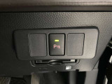 車庫入れなどの運転時、静止物の接近を表示とブザーでお知らせします。