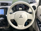 インテリアに合わせたデザインのステアリングは、運転される方のことも考え、運転しやすい形状、大きさです。是非一度、実際に触ってお確かめください。