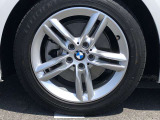 BMW純正17インチホイール。洗練されたデザインで、足元の個性を引き立てます。