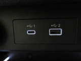 USB充電専用電源ソケットも付いています。モバイル機器などの充電専用
