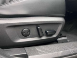 【運転席・助手席パワーシート】お好みの角度に座席の微調整も出来ます。