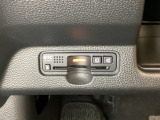 ハンドルの左下にETCがついています。高速道路の料金所の通過も楽々です。 カードの取り出しもしやすい場所についています。
