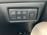 電動バックドアが付いています。こちらはボタン一つで車のバックドア(荷台のドア)を電動で自動的に開閉できる機能のことです。
