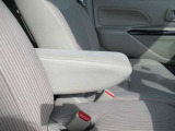 アームレスト付きで運転姿勢を補助してくれます!