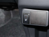 運転席にはシートヒーターも完備です。