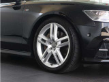 ●オシャレは足元からといいますが、車も同じく足元のエレガンスさで全体のイメージが変わります。