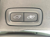 【パワーバックドア】スマートキーや運転席のボタンを押すだけでリアゲートが自動で開閉します!荷物を持っている時や、高い位置にあるバックドアを閉める際に便利な機能です。