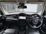 弊社お客様より頂いた下取車やデモカーが在庫の殆どを占めています。車の経歴や整備記録が分かり、ご安心してお車をお選び頂ける正規ディーラーならではのラインナップでございます。