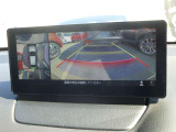車体がシースルー(透過)して周囲の見通しを高めた設計の『360&deg;シースルービューモニター』を搭載。大きな車体でも、上空から見下ろす正確な視点で、狭い道や駐車をサポートします。