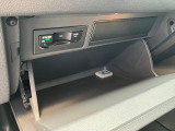 ☆ (ETC2.0)対応車載器です。広範囲の渋滞規制情報提供や安全運転支援など様々なサービスが受けられる運転支援サービスです。