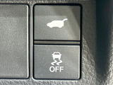 【パワーバックドア】スマートキーや運転席のボタンを押すだけでリアゲートが自動で開閉します!荷物を持っている時や、高い位置にあるバックドアを閉める際に便利な機能です♪
