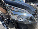LEDヘッドランプを装備しておりますので、暗い道でも明るく照らしてくれるので安心して夜道やトンネルを運転できますよ!