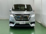 LEDヘッドライトを装備しています。LEDヘッドライトはとても明るく、雨の日や夜間走行も安全・安心です。オートライトコントロール付きで周囲の明るさに応じて自動で点灯・消灯します