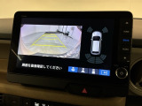 リバースギアに入れるだけで後方の表示へ切り替わります。夜間や雨の日の駐車も楽になりますよ。
