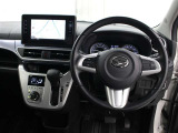 運転席廻りです。
