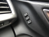 運転席はシートメモリー機能が付いているので、自分以外の人がシートを動かしても、ボタン一つでセットした位置に戻せます。