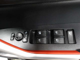 運転席から左右のドアミラーの開閉が可能です♪駐車場でのドアミラーの折り畳みが簡単です♪
