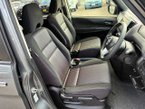 座りやすく、長距離走行でも疲れにくいシートとなります。