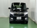 LEDヘッドライトを装備しています。LEDヘッドライトはとても明るく、雨の日や夜間走行も安全・安心です。オートライトコントロール付きで周囲の明るさに応じて自動で点灯・消灯します